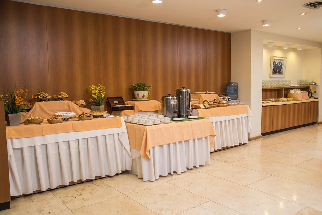 Desayuno buffet americano del King David Flat Hotel