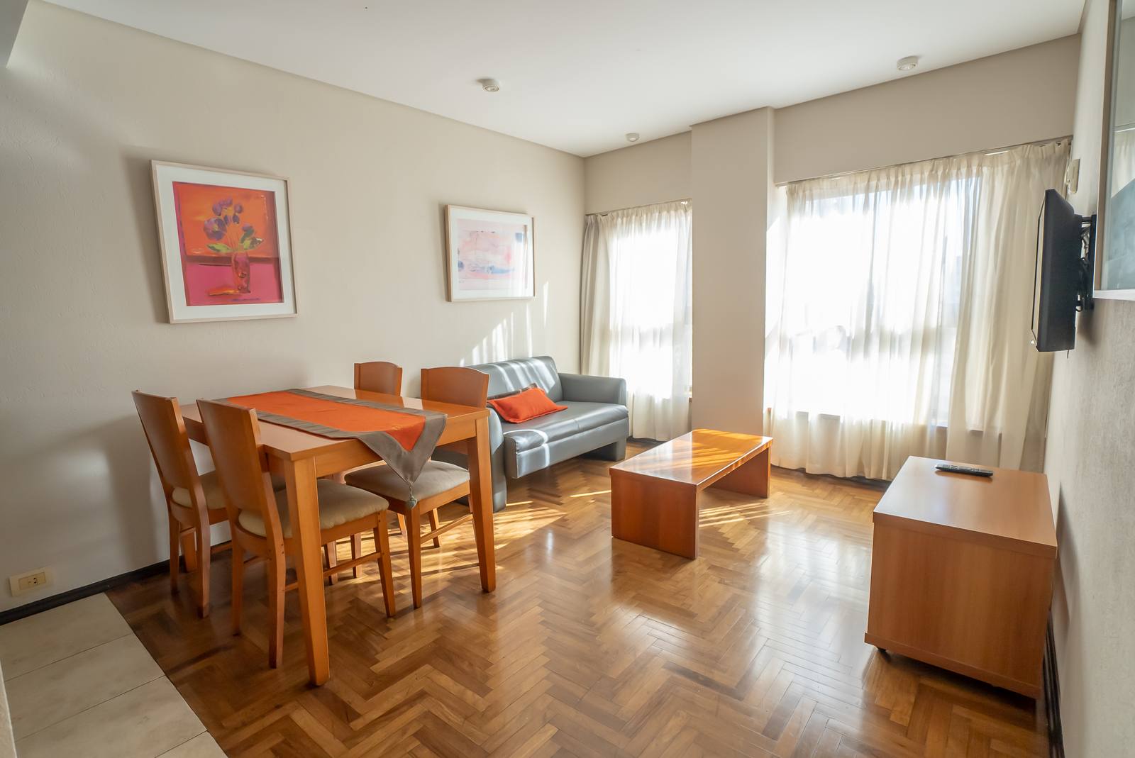 Sala de estar de la Suite Ejecutiva del King David Flat Hotel